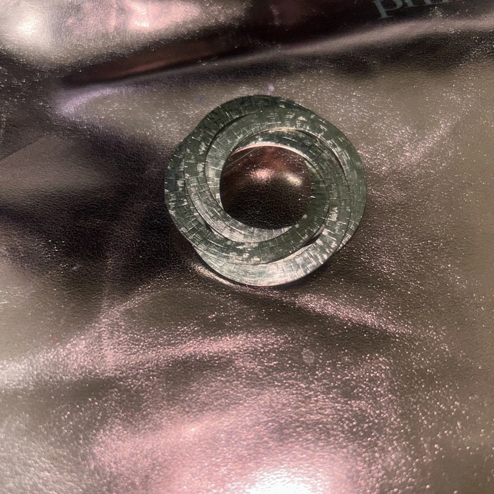 Silvertone Metallic brooch #J1006